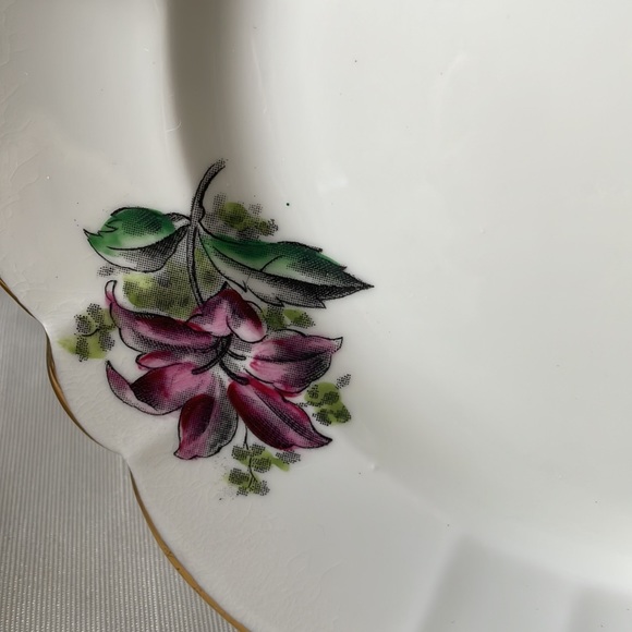 Victoria C & E Bone China England 8.25” plate floral pattern - Picture 4 of 8